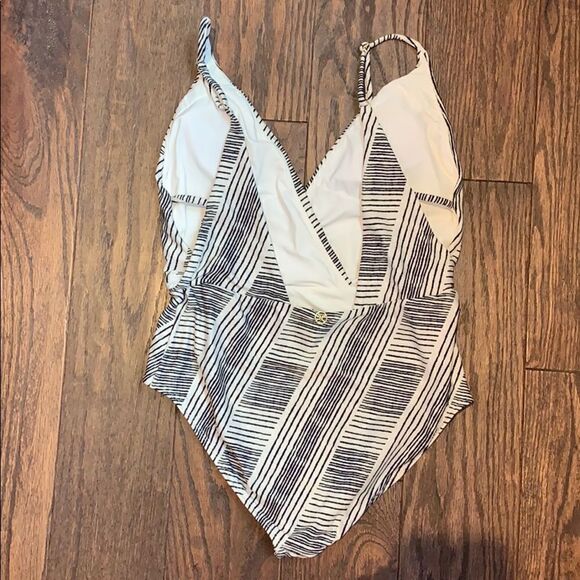 Vix Paulahermanny one piece bathing suit☀️ - Picture 4 of 8